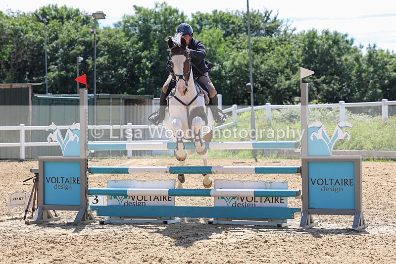 3E7A7443 - Class 8: Senior Newcomers/1.10m open