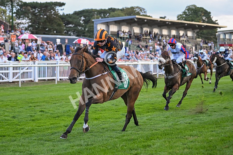 150825-Race 3-South Parade-2721 - Race 3