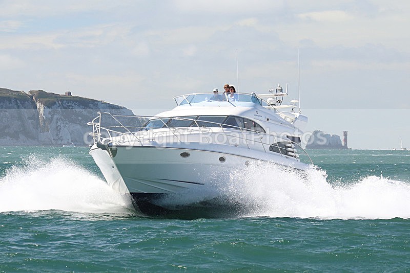 150809 JEAN PAUL - FAIRLINE SQUADRON WT7A9848 - Flybridge Cruisers