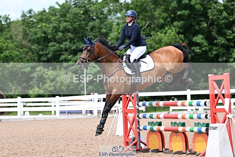 240619A-140409-00389 - Cls 4 Snr Newcomers and 1.10m Open