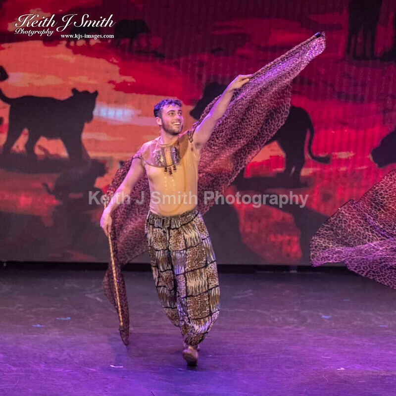 6KJS0403 - Ambition show team