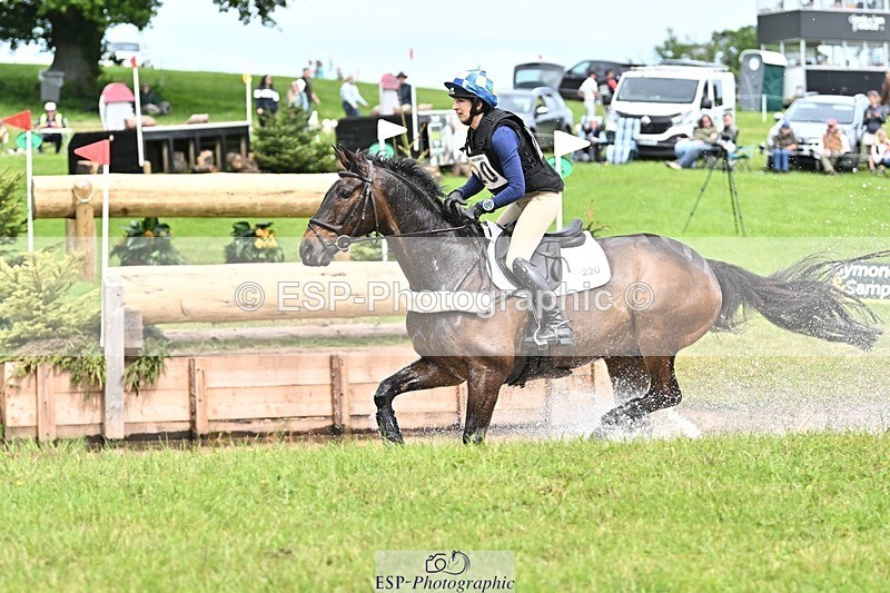 240525-152920-16318 - 220-BALLINAMURRA_FLARE_STAR-Mary_Mason