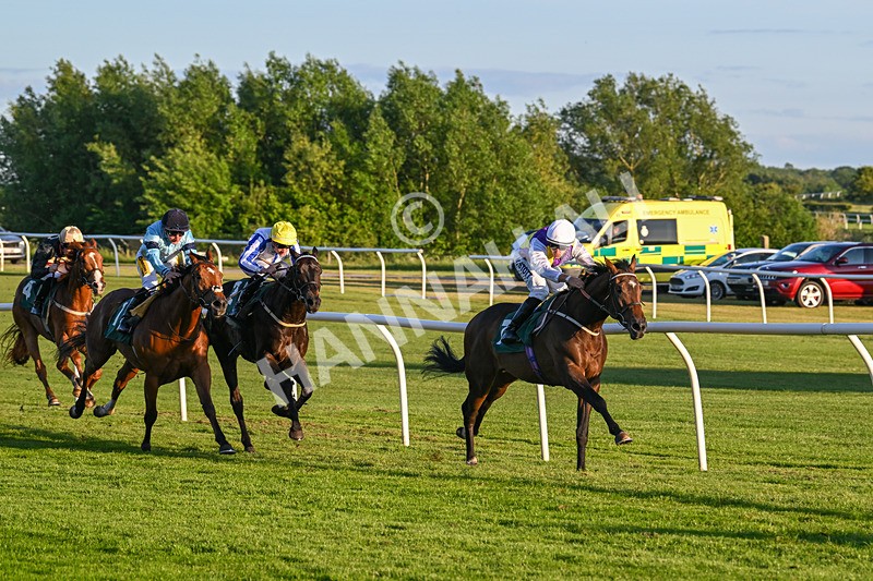 300525-Race 5-Wicket Keeper-7841 - Race 5