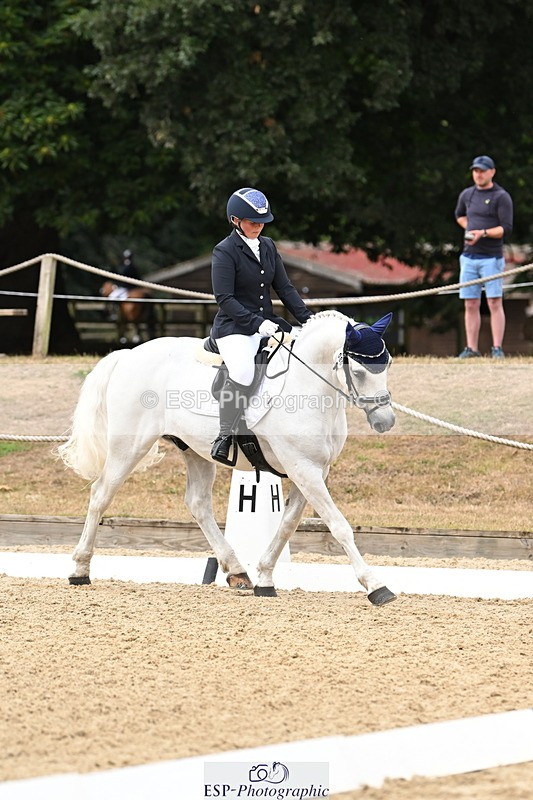 250808A-110252-00554 - 080-Becky.AndrewsTyan.Talk.of.the.town