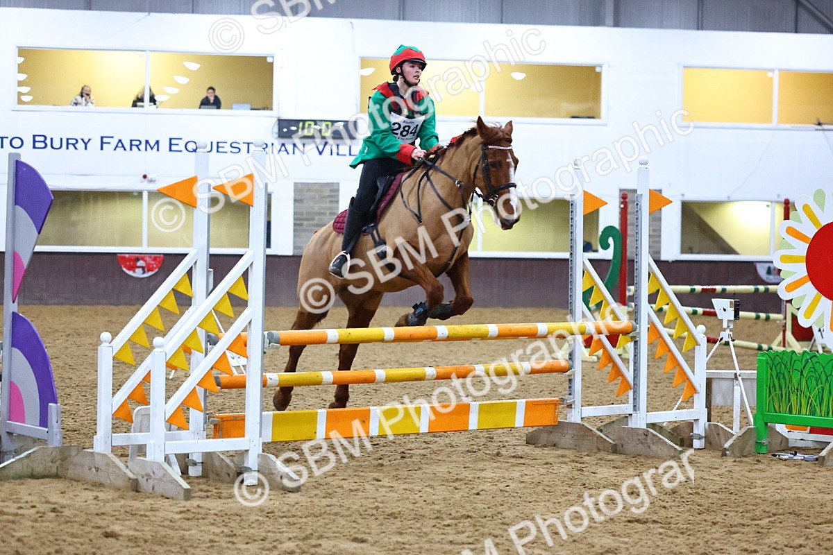 SBM_002664 - Class 6 - Holly & Ivy Stakes - 90cm