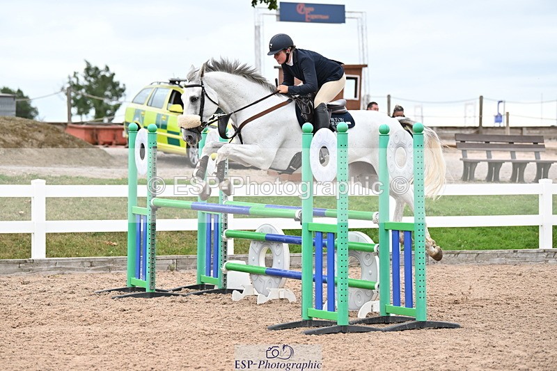 250820B-130940-00705 - Cls 4 Newcomers and 1.10m Open