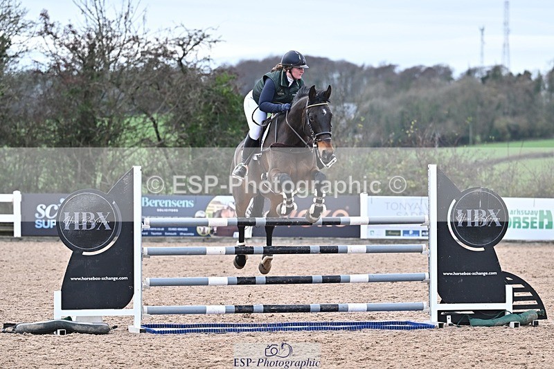 251126-140434-00671 - Cls 5 Foxhunter and 1.20m