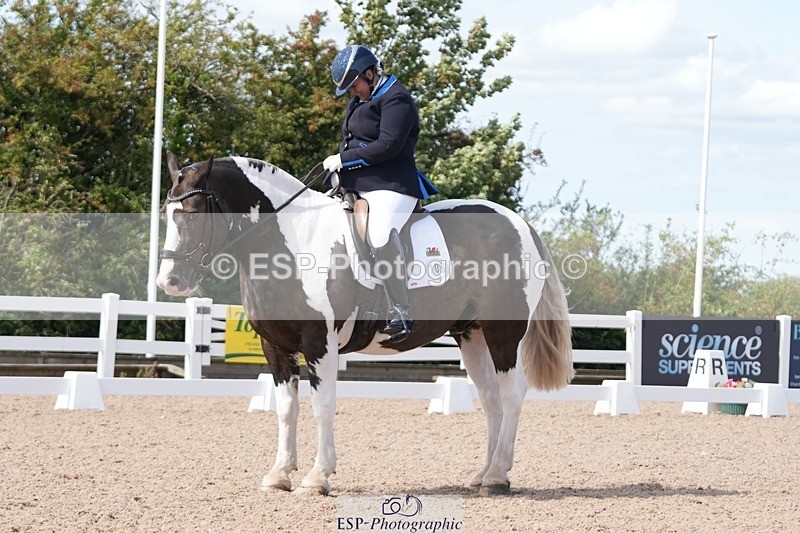 250906-135405-03422 - 106-Lucy.HamblettGalliano.Gold.Dust