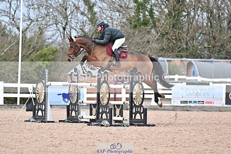 251126-134417-00622 - Cls 5 Foxhunter and 1.20m