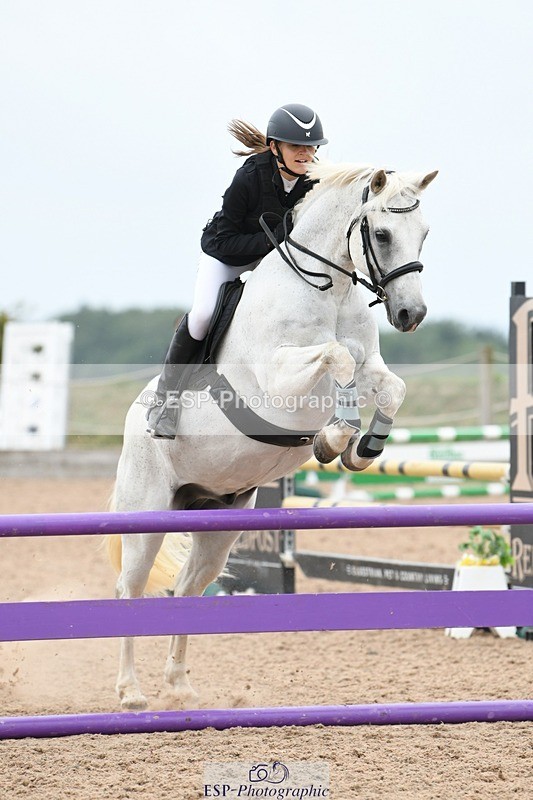 250807-110352-00428 - 90cm Round 1