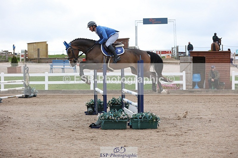 250508-090022-00005 - Cls 6 Snr British Novice and 90cm Open