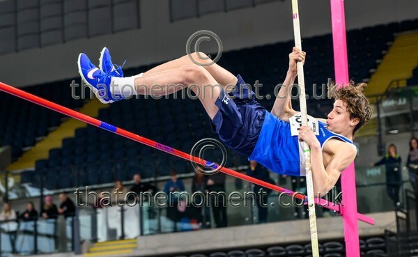 AgeInd25SAT-918188 - Field Male