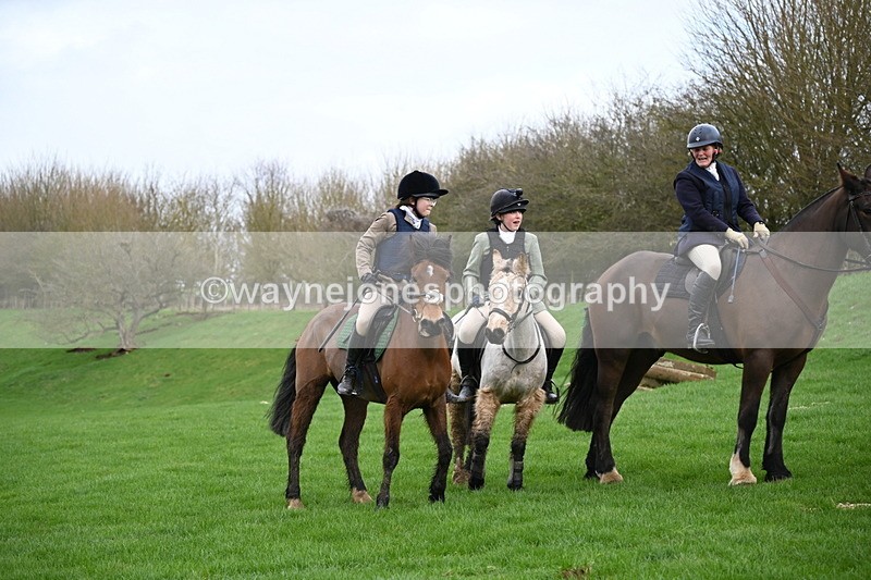 WJ6_9384 - Line Three