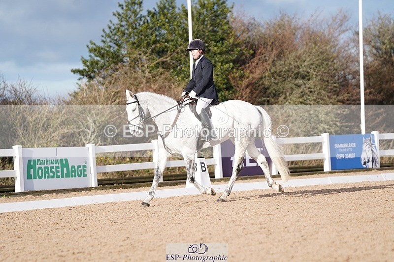 241214-130704-00570 - 105-Janine.Paterson-Machas.Grey