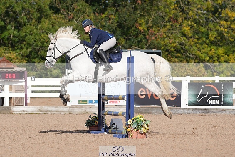 251005-104122-02612 - Cls 22 British Novice and 90cm