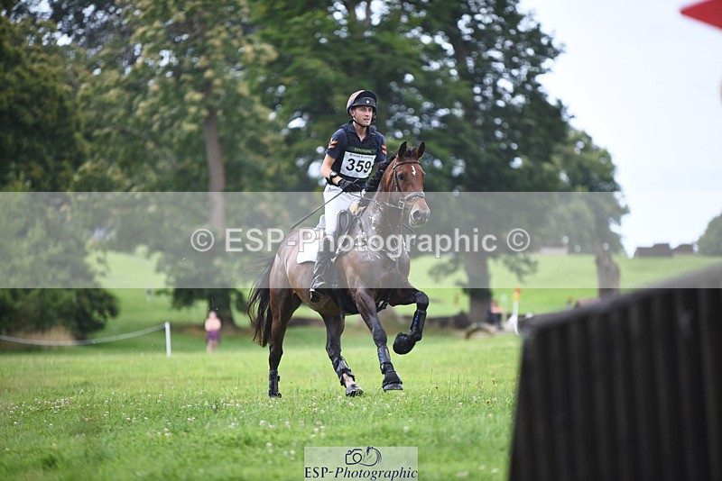 240804-105330-10845 - 359-Max_Forster-HOLD_ON_MY_HEART