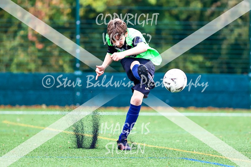 1DX30493 - 2025-10-12 FC Abbey Meads U14 Orange V Kingsdown Lions U14