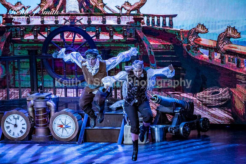 7KJS0947 - Ambition show team