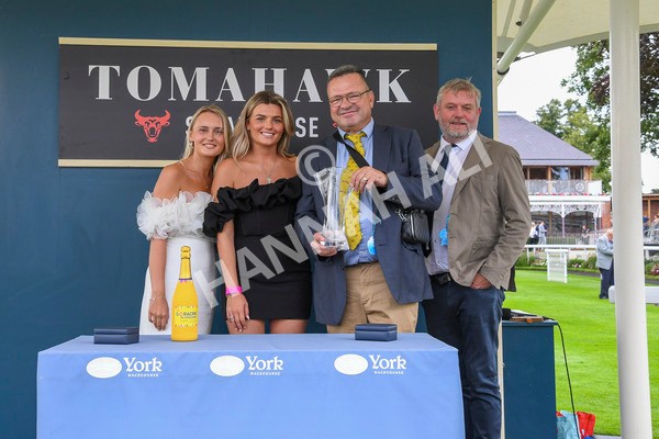 280723-Race 4-Cairn Gorm-0127 - Race 4 6.40pm Tomahawk Restaurants Handicap