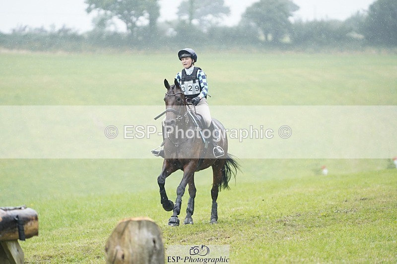 240901A-140152-09717 - 329-Hanna.Bertorelli-BWTH.CLASSIC.CUT