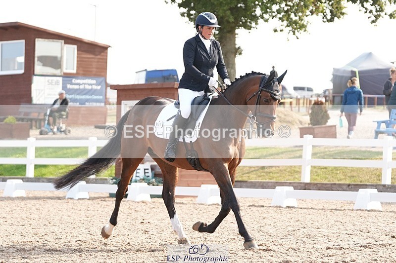 250817-091214-07110 - 047-Hannah.RogersWoodendfarm.Viva