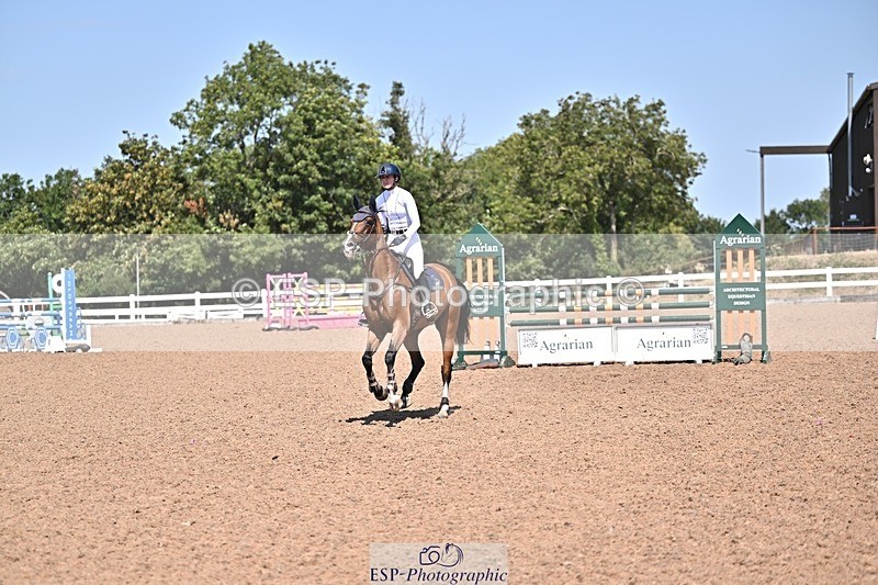 260812-125423-00528 - Cls 6 Foxhunter and 1.20m
