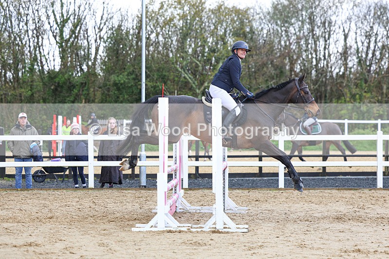 3E7A0692 - Class 4: Senior British Novice/90cm open