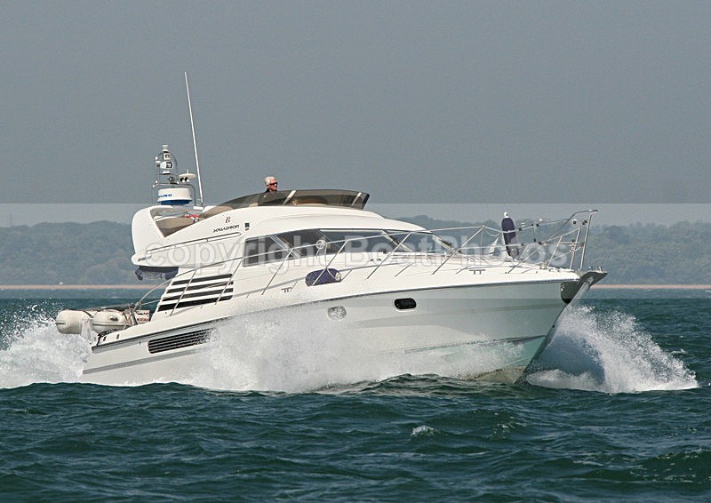060610 ADVENTURE FAIRLINE SQUADRON IMG_8278 - Flybridge Cruisers
