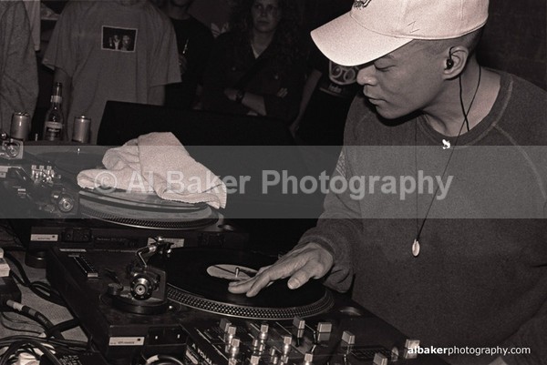 24 - DJ Q Bert @ Sankeys Soap 09.07.02