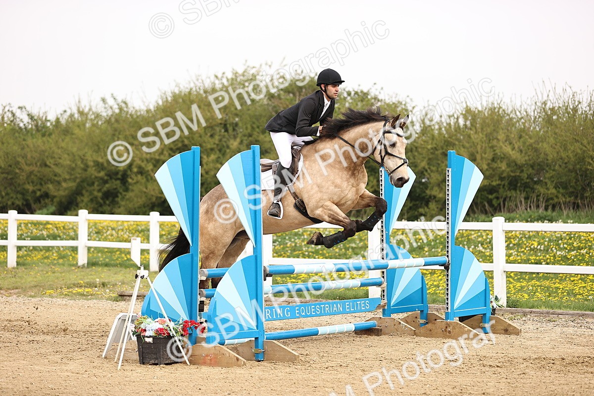  - Class 15 - Senior British novice - 90cm