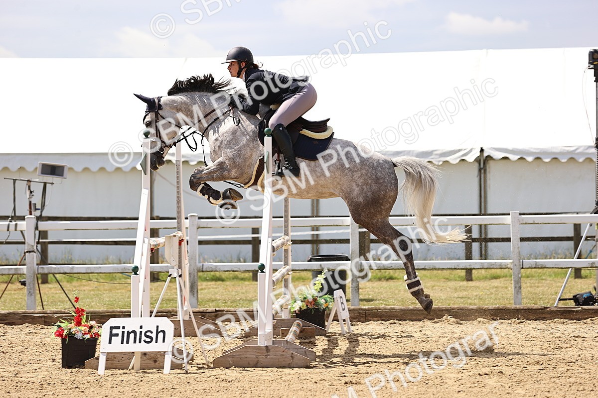 SBM_009826 - Class 8 - Senior Newcomers - 1.10  Open