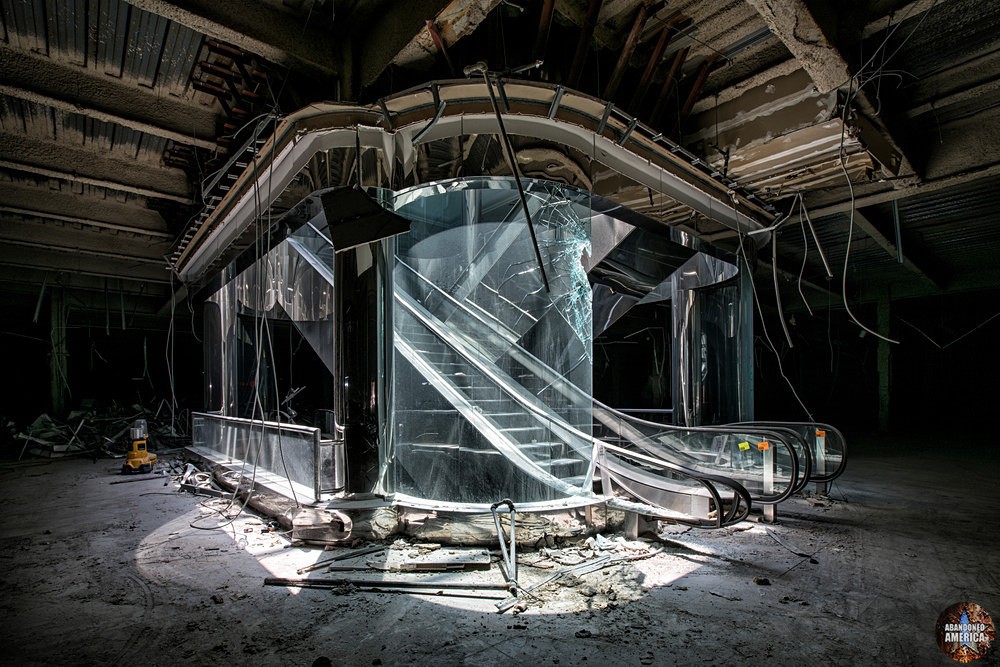 Owings Mills Mall (Owings Mills, MD) | Pool of Light - Owings Mills Mall