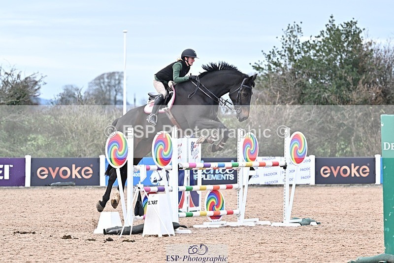 251126-134148-00613 - Cls 5 Foxhunter and 1.20m