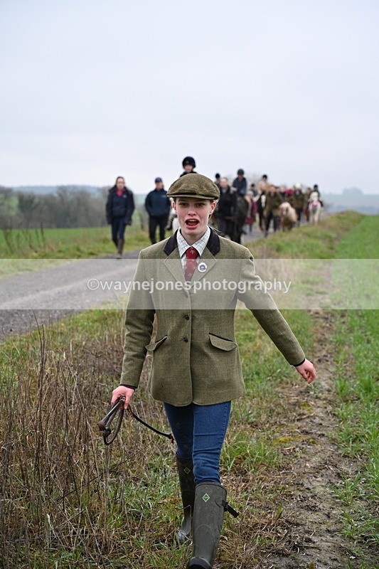 WJ7_9795 - Walk out..