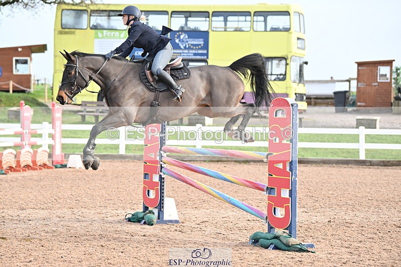 231209A-122704-01778 - Cls 12 Newcomers & 1.10m Open