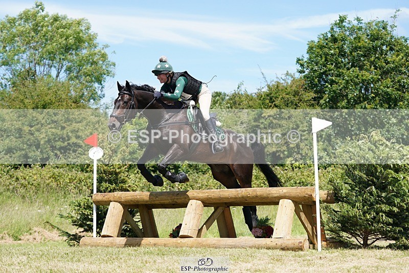 240629X-120154-0241 - 051-Marie_Webber-BENNY'S_DOUBLE_DIAMOND
