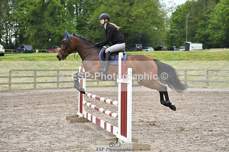 230512-093707-00350 - Cls 10 Snr 85cm Schooling