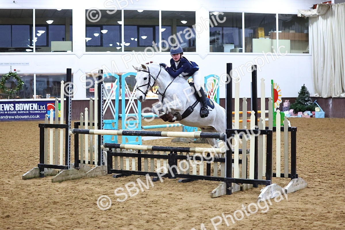 SBM_002786 - Class 6 - Holly & Ivy Stakes - 90cm