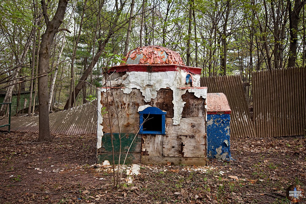 Catskill Game Farm (Catskill, NY) | Nursery Hut - Catskill Game Farm