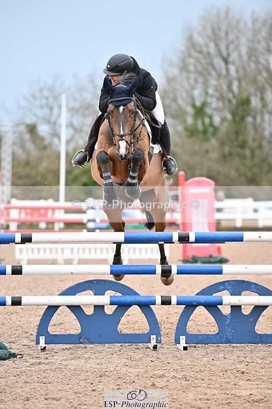 241206-142426-01095 - Cls 6 Foxhunter and 1.20m Open
