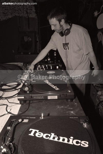 01 jon k - Sub Tub @ music box 02.06.02