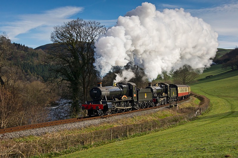 Valley echoes - Trains of Thought