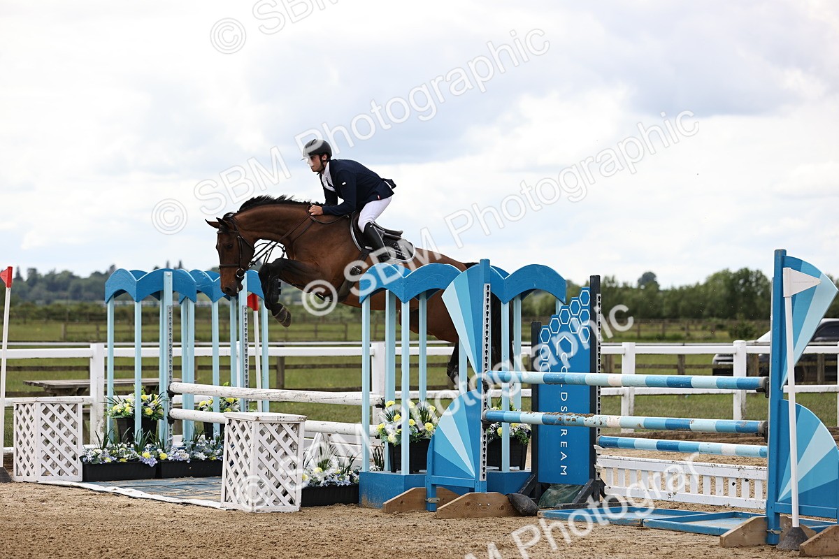 SBM_003052 - Class 11 - Senior Newcomers - 1.10m