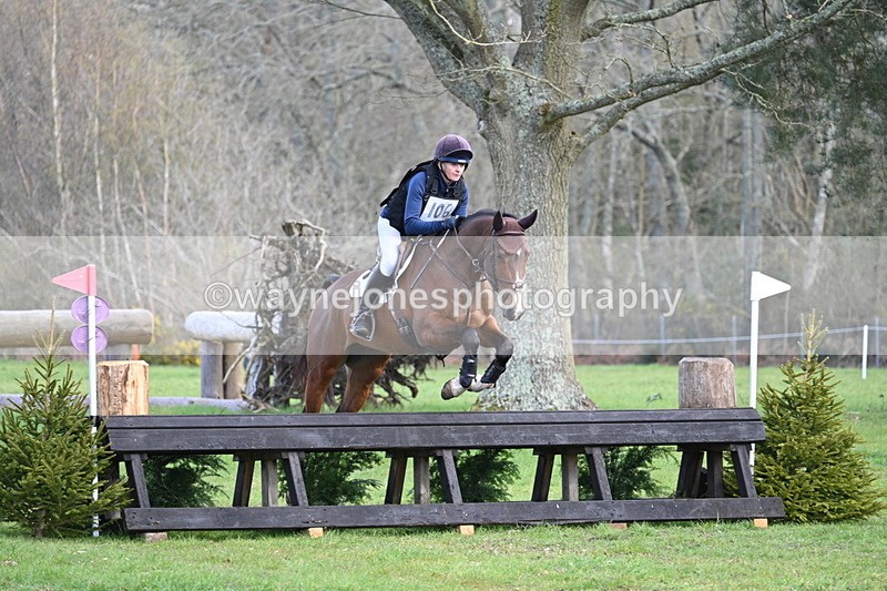 WJ7_0073 - Time 10:13 to 10:38 Times at the Fence