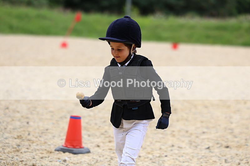 3E7A0100 - Egg and Spoon