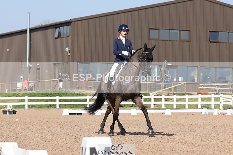 250404-152013-07074 - 117-Myles.Graham-Nibeley.Black.Pearl