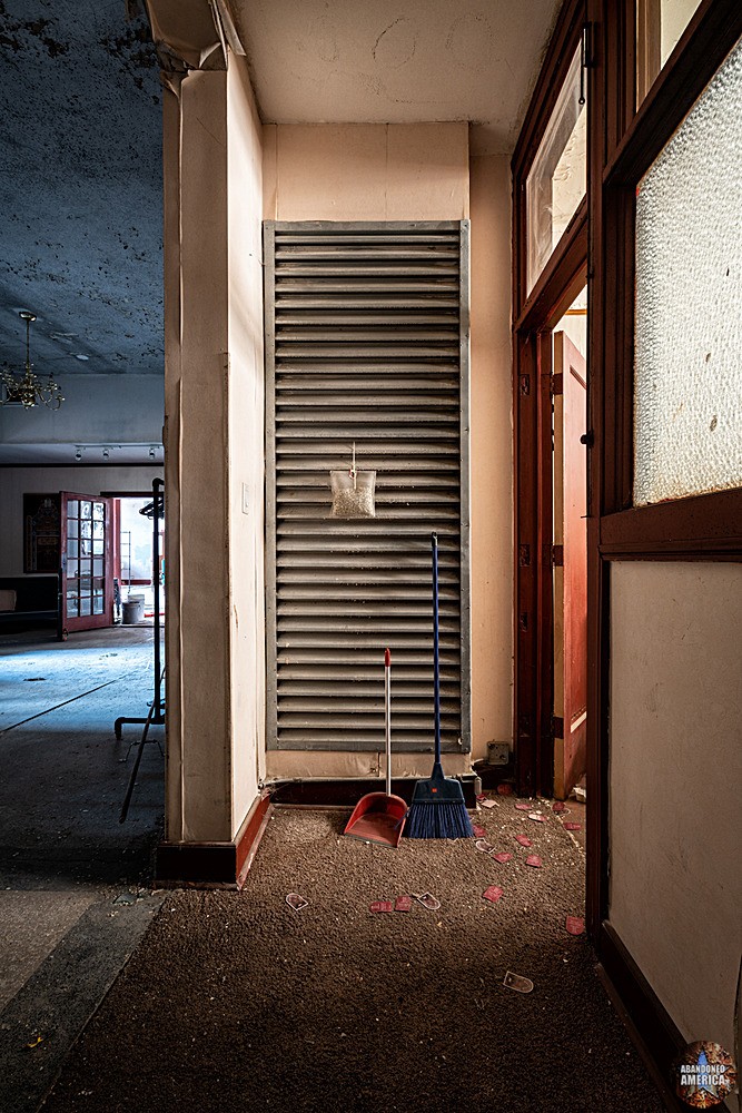 Agudas Achim Synagogue (Chicago,IL) | Office Doorway - Agudas Achim Synagogue