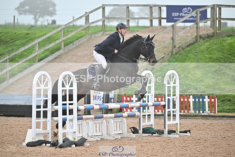 241103A-105003-06767 - SUN Cls 18 British Novice and 90cm Open