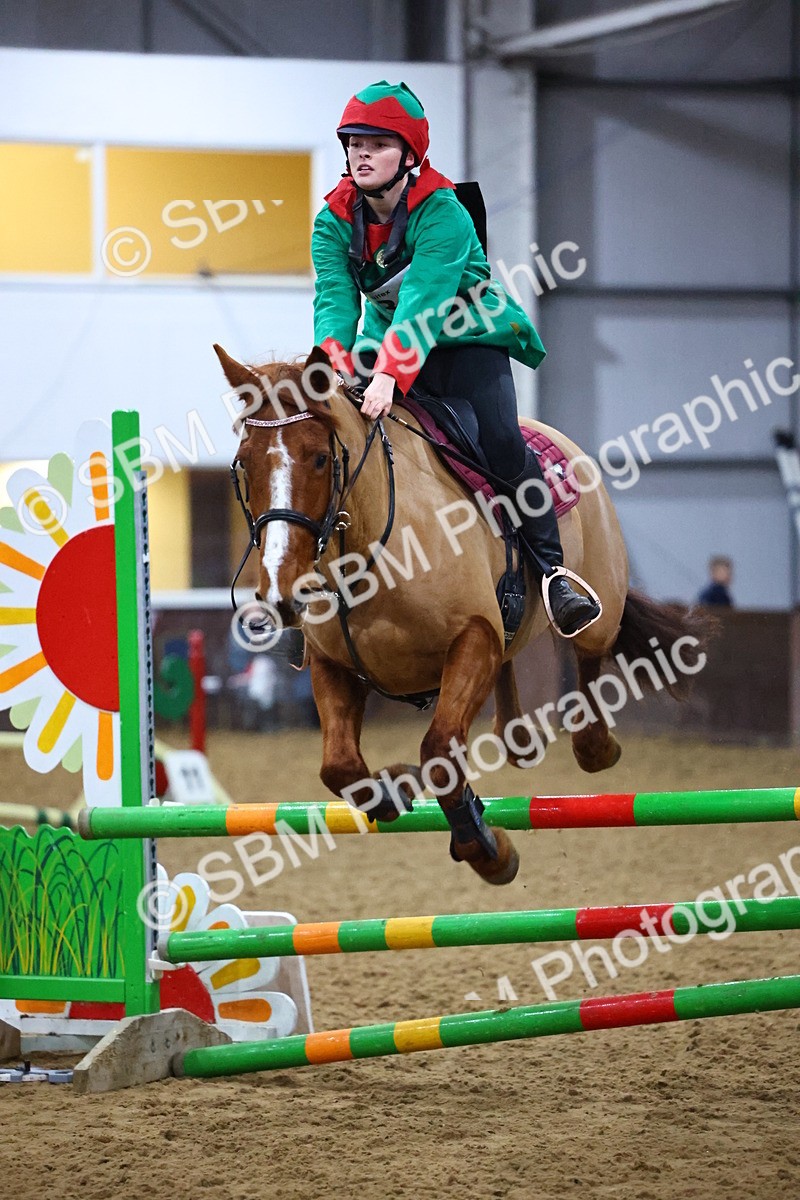 SBM_002663 - Class 6 - Holly & Ivy Stakes - 90cm