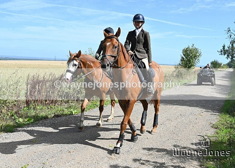 WJ7_0512 - Berks & Bucks - Hound Exercise – Kennels 06-09-26